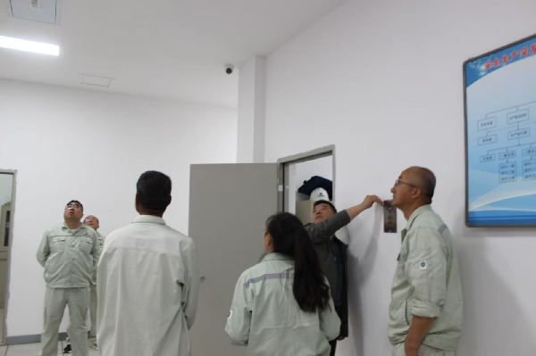 公司组织中控室搬迁改造项目竣工验收